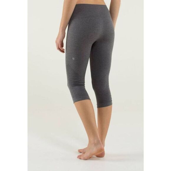 LULULEMON ATHLETICA In The Flow Crop in Heathered Soot Light Size 6 - Picture 1 of 7